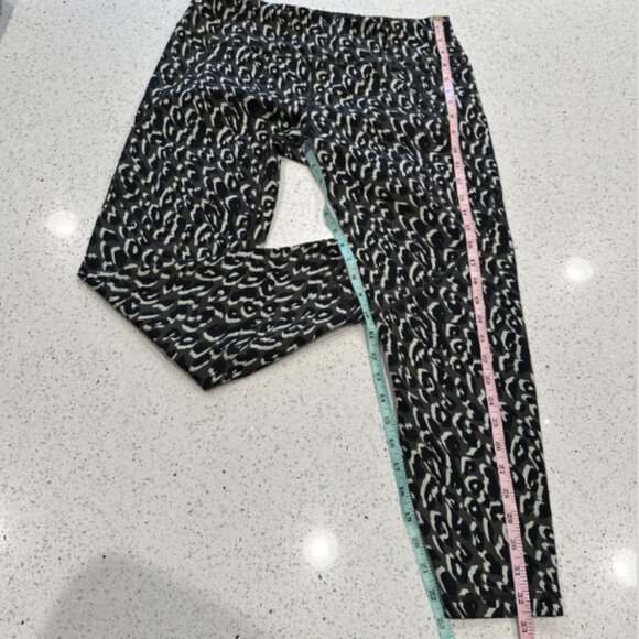 Sweaty Betty Power 7/8 Workout Leggings Green Leopard Print Side Pocket Sz Large - Picture 9 of 9